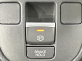 【オートブレーキホールド】信号待ちや渋滞で停車時にブレーキから足を離しても、停止状態を保持してくれます。前進するときはアクセルを踏めば自動で解除されるので安心♪街乗り運転が楽になります♪