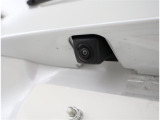 バックカメラが付いているので後方確認が非常にしやすいです。今や運転初心者も熟練者も必須装備!ついていて損はないですね♪