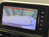 【バックカメラ】駐車時に後方がリアルタイム映像で確認できます。大型商業施設や立体駐車場での駐車時や、夜間のバック時に大活躍!運転スキルに関わらず、今や必須となった装備のひとつです!