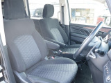 運転席助手席のシートは高級感があるものになっております♪コンディションもグッド!!