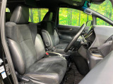 【ハーフレザーシート】高級感と座り心地を両立した人気のシート♪背面・座面はスエード調となっており、肌触りや滑りにくさに優れています。気温や服装に左右されず快適にお乗りいただけます。