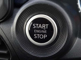 【プッシュスタート】キーが車内にあれば、エンジンの始動・停止はブレーキを踏んでスイッチを押すだけ!キーを取り出す手間を省き、ワンプッシュで操作するので簡単でスムーズ!