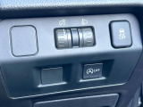 【アイドリングストップ】赤信号や渋滞で停車した際にエンジンを停止し、無駄な燃料の消費を抑えます。燃費向上や環境保護につなげる機能♪エンジンはブレーキを離せば再始動します。