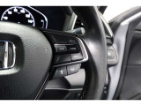 Hondaセンシングの機能のひとつ、アダプティブクルーズコントロール付!アクセルから足を離しても設定したスピードと前車との車間を保ち走行してくれます!車線維持もアシスト☆高速道路で疲労軽減ですね☆