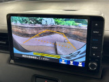 【バックカメラ】駐車時に後方がリアルタイム映像で確認できます。大型商業施設や立体駐車場での駐車時や、夜間のバック時に大活躍!運転スキルに関わらず、今や必須となった装備のひとつです!
