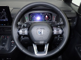 ハンドル左側にはオーディオ操作が出来るオーディオリモートコントロールスイッチ、右側にはHonda SENSINGとオートクルーズコントロールのスイッチを装備!