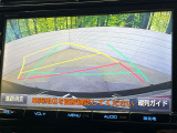 【バックカメラ】駐車時に後方がリアルタイム映像で確認できます。大型商業施設や立体駐車場での駐車時や、夜間のバック時に大活躍!運転スキルに関わらず、今や必須となった装備のひとつです!