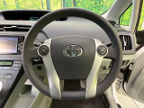インテリアに合わせたデザインのステアリングは、運転される方のことも考え、運転しやすい形状、大きさです。是非一度、実際に触ってお確かめください。
