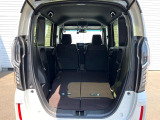 普段のお買い物や通勤、送迎等に十分な荷室スペースを確保しております。セカンドシートを倒すと、大きな荷物の積載も可能です♪