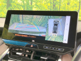 【パノラミックビューモニター】専用のカメラにより、上から見下ろしたような視点で360度クルマの周囲を確認することができます☆死角部分も確認しやすく、狭い場所での切り返しや駐車もスムーズに行えます。