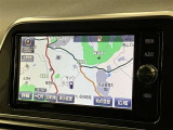 【トヨタ純正SDナビゲーション装備】純正品だから使いやすい!フルセグTV視聴可能で室内も快適♪地図データが古くなってきたら全国トヨタディーラーで更新(有料)も簡単にできます♪
