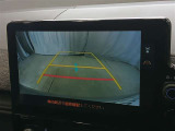 駐車が苦手な方でも安心のバックガイドモニター搭載。 後方の映像をクリアに表示し、ガイドラインで車庫入れや縦列駐車をしっかりサポート。毎日の運転がぐっとラクになります。