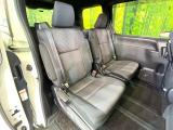 後部座席も気になるようなキズ・汚れやへたり等、大きなダメージはなく、良好な状態です。