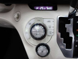 車内の温度管理に便利なオートエアコン☆