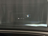 ヘッドアップディスプレイ付きで、目線を変えることなく走行速度やナビ案内を見ることが可能です。