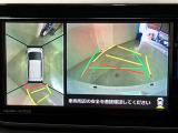 パノラミックビューモニター付きです。車両を上から見たような映像をディスプレイオーディオ画面に表示。運転席からの目視だけでは見にくい、車両周辺の状況をリアルタイムでしっかり確認できます。
