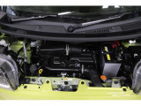 DOHC 12バルブエンジンは、スムーズな加速と優れた燃費性能を両立。自然吸気ならではのリニアなレスポンスと、DOHC構造による軽快な走りが魅力です。