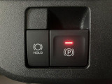 【電動パーキング】指先だけで簡単に操作が可能な電動パーキングブレーキを搭載♪また、渋滞時や駐車券を取るシーンなどで便利なオートブレーキホールド機能も搭載☆