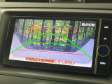 【バックカメラ】駐車時に後方がリアルタイム映像で確認できます。大型商業施設や立体駐車場での駐車時や、夜間のバック時に大活躍!運転スキルに関わらず、今や必須となった装備のひとつです!