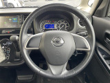 【ステアリング】軽い力で扱いやすいハンドルです。目立つ傷やスレなどなく綺麗な状態です!除菌プランいれていただくとさらに快適に!清潔なお車はお子様にも安心ですね!