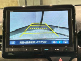 リバースギアに入れるだけで後方の表示へ切り替わります。夜間や雨の日の駐車も楽になりますよ。