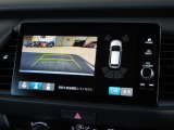 バックをするとき自動でリアの様子が映る『リアカメラ』付き! ナビ画面で確認しながらバックができますから安心ですね。でも、目視も大切ですよ!安全第一でお願いします!