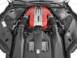 800馬力(カタログ値)を発揮する6.5L・V12自然吸気エンジンをフロントに搭載しております。