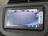 バックをするとき自動でリアの様子が映る『リアカメラ』付き!画面で確認しながらバックができますから安心ですね。でも、目視も大切ですよ!安全第一でお願いします!