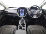 視界良好で運転しやすいコックピットです。シンプルで操作性の良いインパネ回りにデザインされ、SUBARUは安全性能に徹底的にまでこだわった視界設計を行っています。