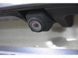 車内の人や荷物で後方視界が悪い時に、後方映像をしっかり表示。バックや駐車時も安心です。