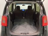 リアシートを倒すと、ラゲッジスペースを広くお使いいただけます!