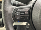 ステアリングにオーディオ操作スイッチが付いています。オーディオ画面に直接タッチしなくても操作が出来ますので、運転に集中できます。