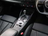 運転に必要な情報をメーター内に集約し、ドライバーの安全で快適な運転に寄与するアウディバーチャルコックピット。