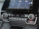 エアコンはオートエアコンでお好みの温度調整が出来、オールシーズン快適にドライブできます!さらに、運転席&助手席シートヒーターが付いてます。3段階に温度設定が可能です。