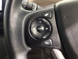 ステアリングにオーディオ操作スイッチが付いています。オーディオ画面に直接タッチしなくても操作が出来ますので、運転に集中できます。