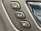 【メモリー機能付きパワーシート】ドライバーごとに設定したシート位置を記憶して、ボタン一つで切り替えできる便利な機能!運転する方が複数名いらっしゃるご家庭におすすめです♪