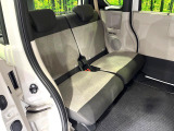 後部座席も気になるようなキズ・汚れやへたり等、大きなダメージはなく、良好な状態です。