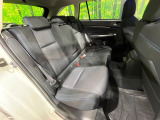 後部座席も気になるようなキズ・汚れやへたり等、大きなダメージはなく、良好な状態です。