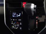 車内を快適に、オートエアコンを装備しています。