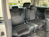 3列目シートはもちろん状態良好☆大人でもゆったりと座って頂けますので、大人数でのお出かけもラクラクです♪ご家族で、気の知れた仲間で、ドライブに行くのが楽しみですね♪