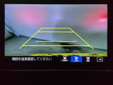 バックでの車庫入れも安心です! リアカメラが付いているバックモニター付のナビを装備しております。操作線もついており距離感も画面から確認できます。