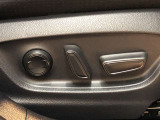 パワーシート搭載。微妙な調整が手軽にでき、ピッタリのポジションで運転することが可能です。