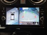 クルマを空から見たような映像が映る、アラウンドビューモニターで、車両周辺の安全確認も一目できます!小さなお子様や障害物も確認できるので、運転のしやすさだけでなく事故防止にも役立ち安心して駐車できます♪