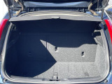 【トランク】積み込みやすくて、たっぷり積める荷室です。シートアレンジできるものは、乗車人数と荷物の量や大きさによってシートを動かすことができるので、より快適なドライブが可能です!