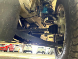 お車を安心してお乗りいただく為には、足回りの定期点検が欠かせません。サービスサポート(有償保証)では無料点検もご提供しており、安心のカーライフをお過ごしいただけるサポート体制が整っています。