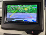 【バックカメラ】駐車時に後方がリアルタイム映像で確認できます。大型商業施設や立体駐車場での駐車時や、夜間のバック時に大活躍!運転スキルに関わらず、今や必須となった装備のひとつです!