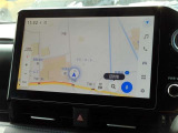ディスプレイオーディオを装備。スマホとクルマをつなぐことで、これまでのナビに加えて、いろんなサービスが楽しめます。