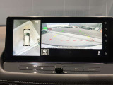 クルマを空から見たような映像が映る、アラウンドビューモニターで、車両周辺の安全確認も一目できます!小さなお子様や障害物も確認できるので、運転のしやすさだけでなく事故防止にも役立ち安心して駐車できます♪