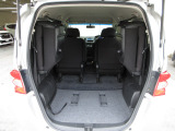 リアーシートを倒しトランクスルーにした所です。どうでしょうこんなに広くて色々な用途に使えますよ!