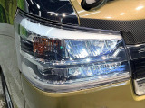 【LEDヘッドライト】悪天候や夜間走行時も良好な視界を確保し安心して運転できる高輝度LEDヘッドライトを装備!点灯速度が早く、消費電力も抑えられています。